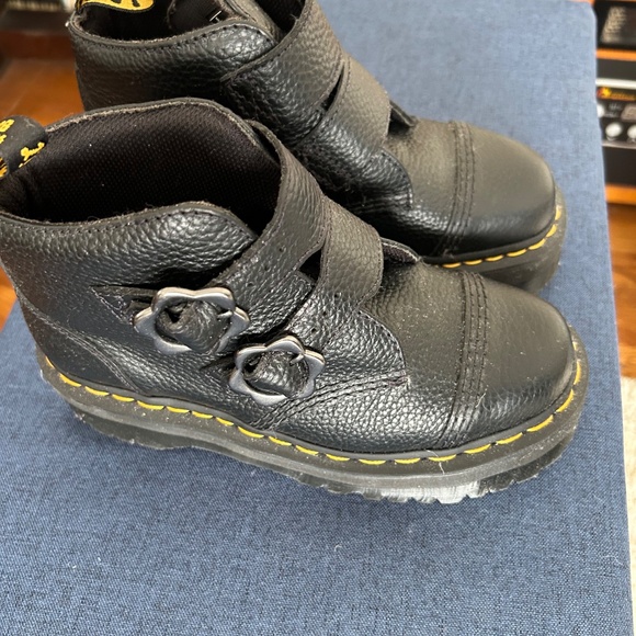 Dr Martens Devon Flower buckle booties -Never Worn - Picture 1 of 7
